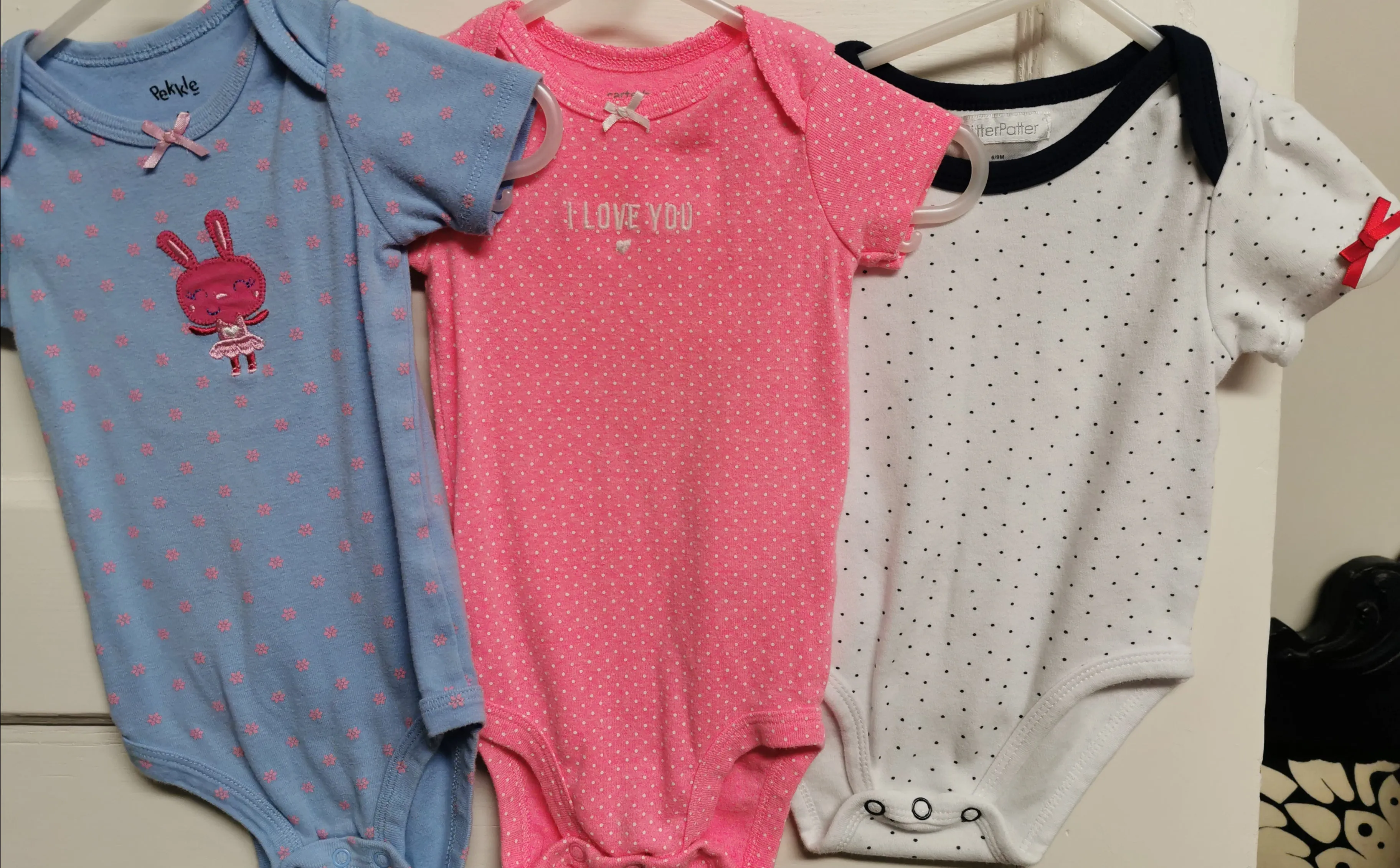 BABY GIRL SIZE(S) 6/9 MONTHS - 3 PACK, Graphic Onesie T-Shirts EUC B47