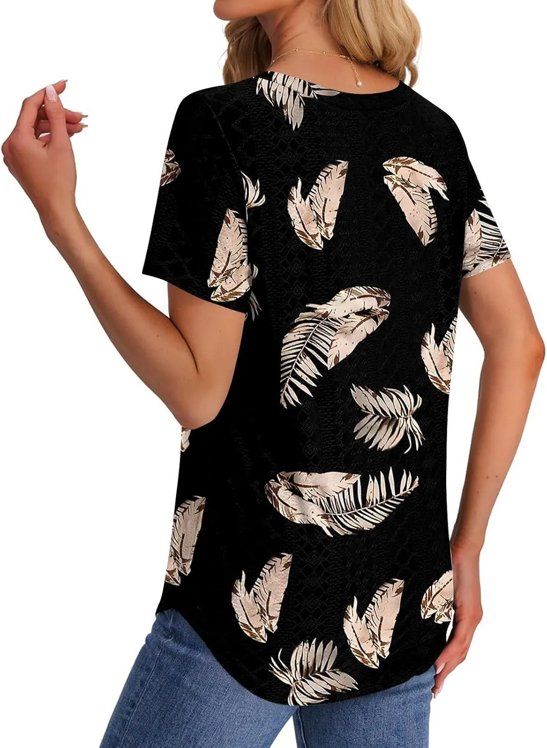 Womens V Neck Short Sleeve T Shirts 2025 Gradient Striped Print Casual Tops Loose Fit Basic Tees with Curved Hem